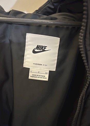 s Beden Nike Siyah Kapitone Kadın Kışlık Ceket