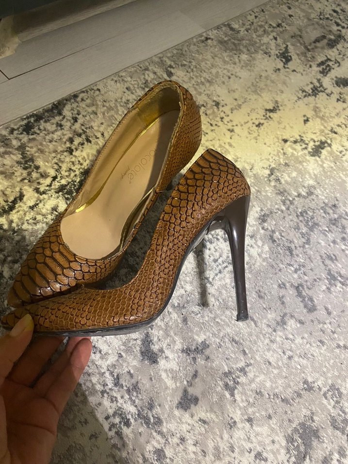 Kahverengi Yılan Derisi Desenli Topuklu Ayakkabı - Görsel 2