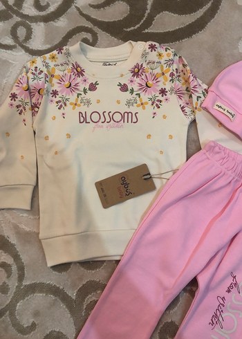 Pembe Çiçek Baskılı Uzun Kollu Kız Bebek Takımı - Görsel 2