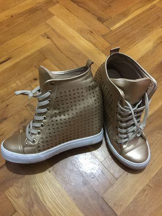 Shoetek İçten Dolgu Topuklu Altın Rengi Spor Ayakkabı 39 numara