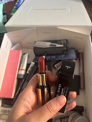  Beden Bobbi Brown Ruj