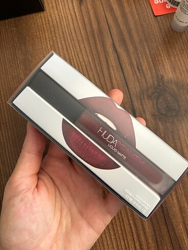 Huda Beauty Ruj