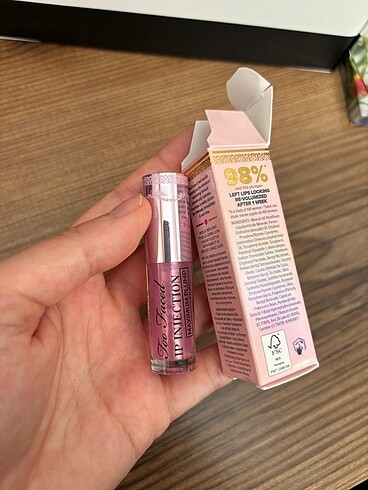  Beden Too Faced Lipgloss