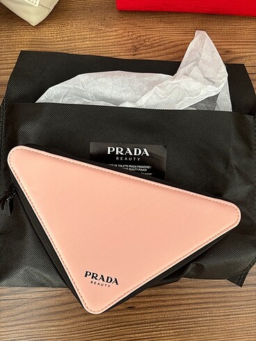 Prada Makyaj Çantası