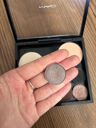Mac satin taupe far