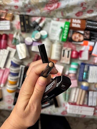Beden Bobbi Brown Far