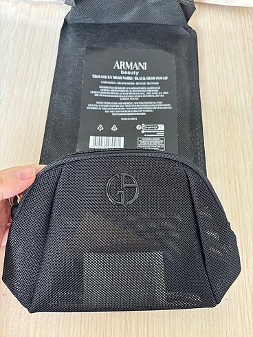 Giorgio Armani makyaj çantası