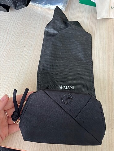 Giorgio Armani makyaj çantası