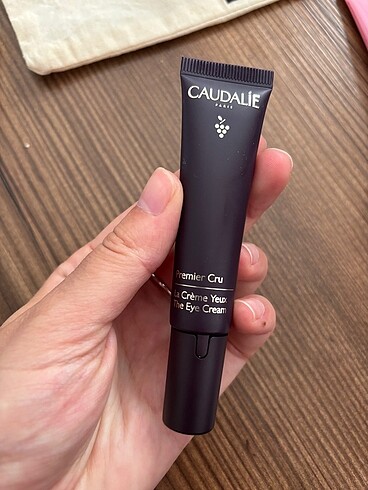 Caudalie göz kremi