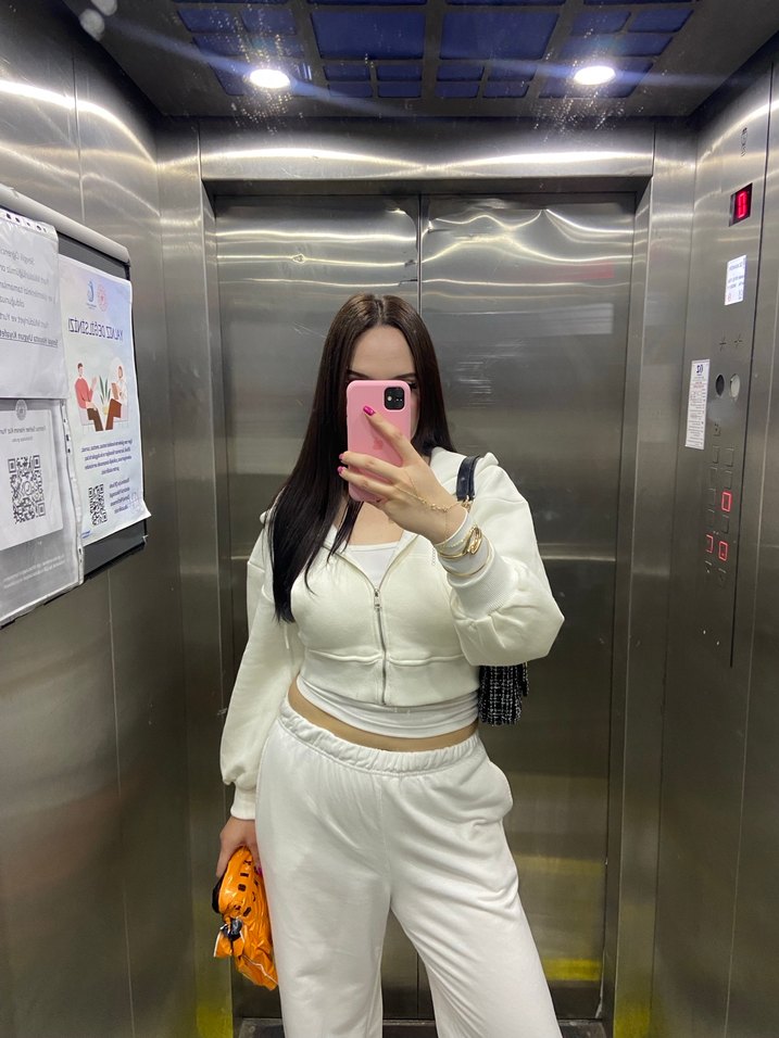 Beyaz kapşonlu - Görsel 4