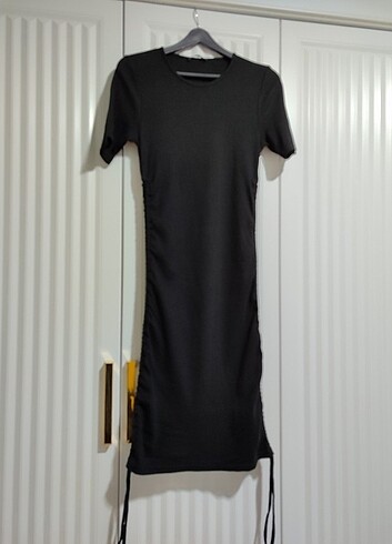 Trendyol & Milla Etiketi üstünde kalem elbise