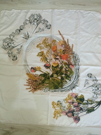 armine eşarp