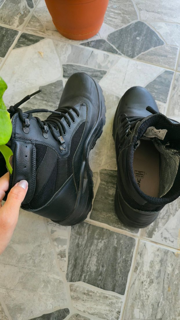 Siyah Erkek  Bot - Görsel 3