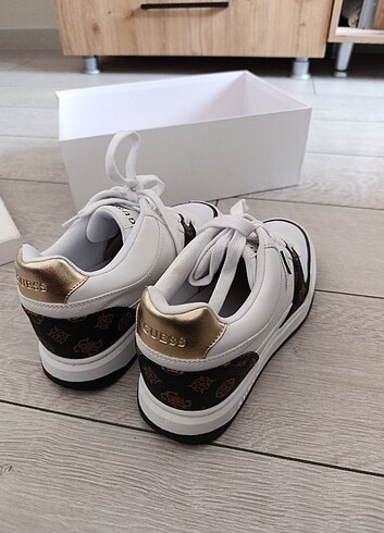 40 Beden beyaz Renk GUESS GİZLİ TOPUK