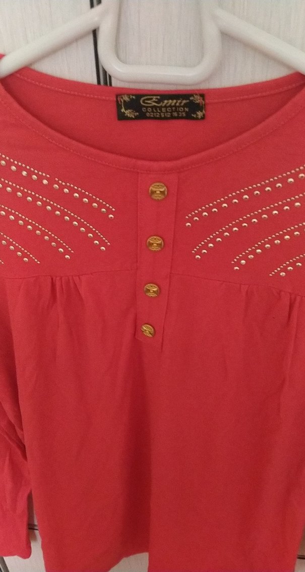 Düğmeli Nakışlı Kırmızı Kadın Bluz - Görsel 3