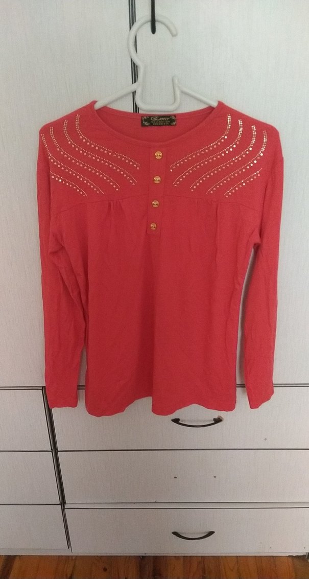 Düğmeli Nakışlı Kırmızı Kadın Bluz - Görsel 2