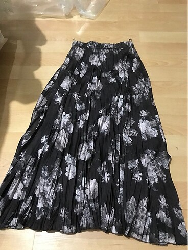 Zara desenli satenimsi kumaş etek