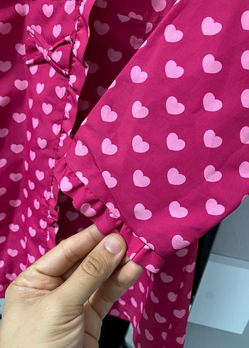 Kız Çocuk Düğmeli Pembe Kalp Desenli Yağmurluk - Görsel 3