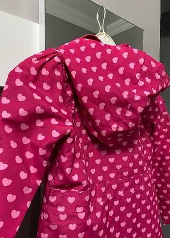 LC Waikiki Kız Çocuk Düğmeli Pembe Kalp Desenli Yağmurluk
