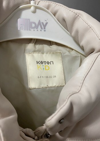 Düğmeli Bej Kısa Kadın Mont - Görsel 3