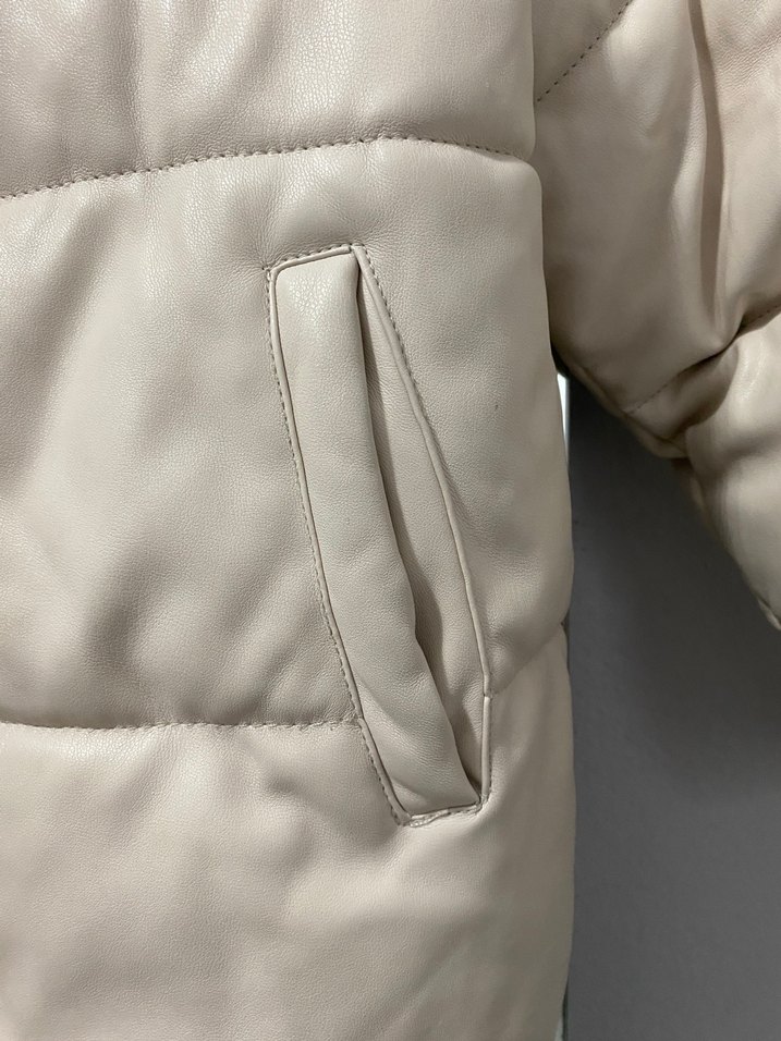 Düğmeli Bej Kısa Kadın Mont - Görsel 5