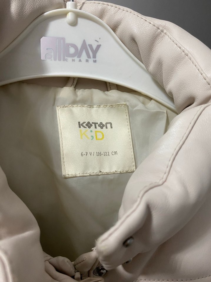 Düğmeli Bej Kısa Kadın Mont - Görsel 3