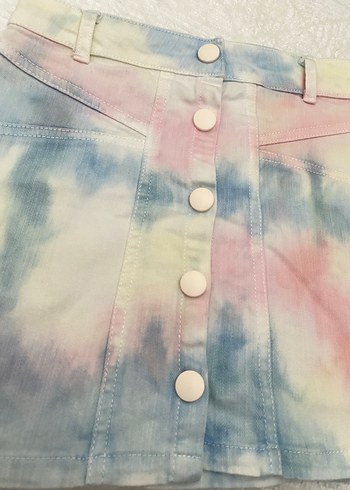 Düğmeli Pastel Batik Desenli Mini Etek