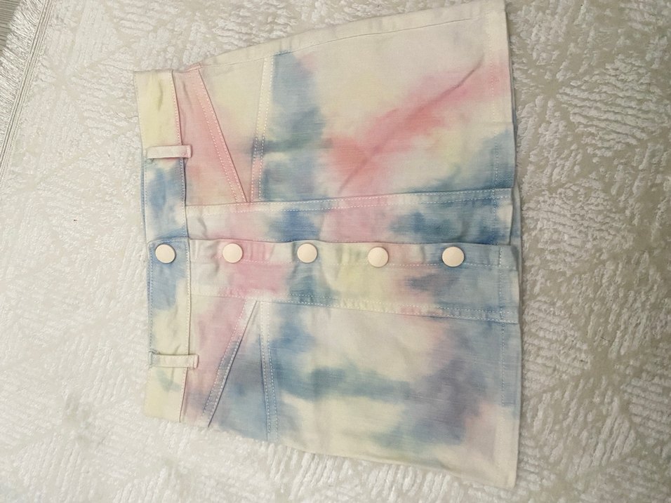 Düğmeli Pastel Batik Desenli Mini Etek - Görsel 3