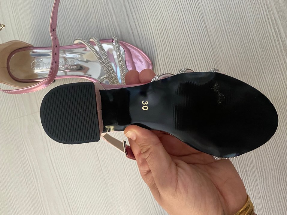 Kız Çocukları İçin Pembe Parlak Tokalı Özel Ayakkabı - Görsel 4