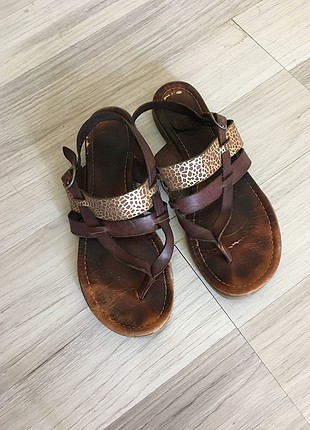 İnci parmak arası sandalet
