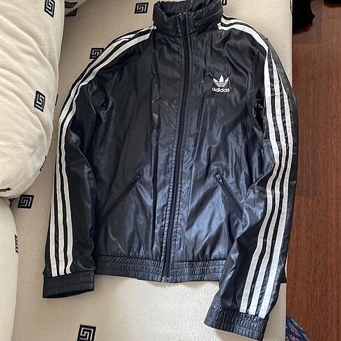 Adidas yağmurluk rüzgarlık