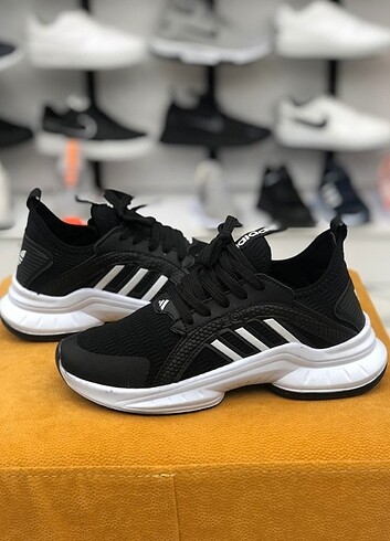 Adidas QET Spor Ayakkabi
