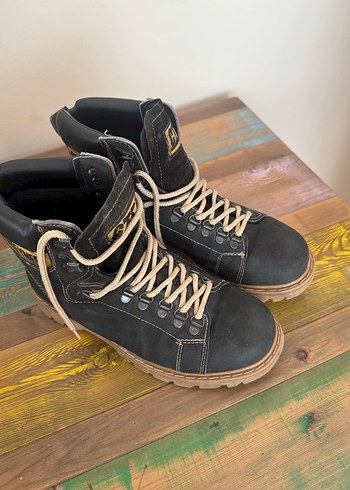 Ctr kışlık bot. Unisex üründür. 39 numara spor bot