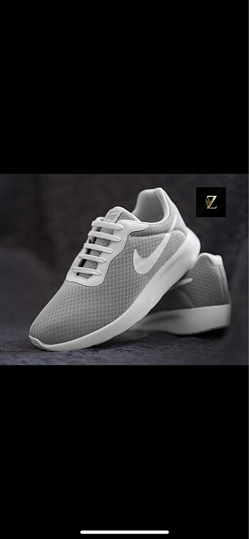 Nike Tanjun Model