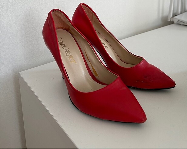 Kırmızı stiletto
