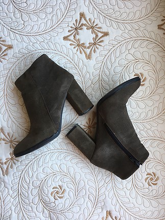 Haki yeşili/koyu yeşil stradivarius modeli topuklu bot