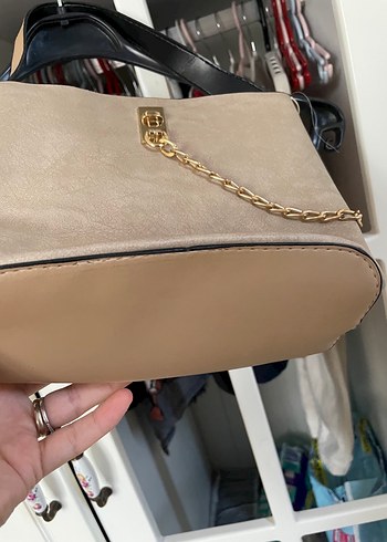Bej Süet Kadın Omuz Çantası Zincir Detaylı - Görsel 3