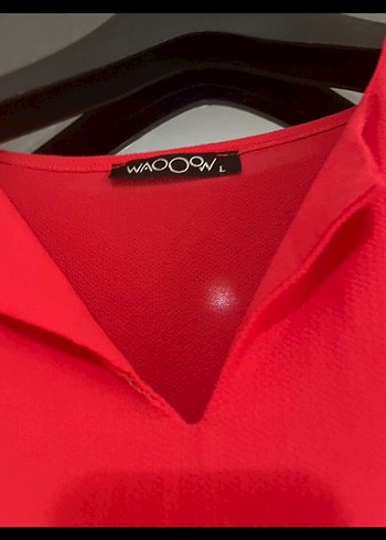 Kırmızı V Yaka Dökümlü Kolsuz Bluz - Görsel 4