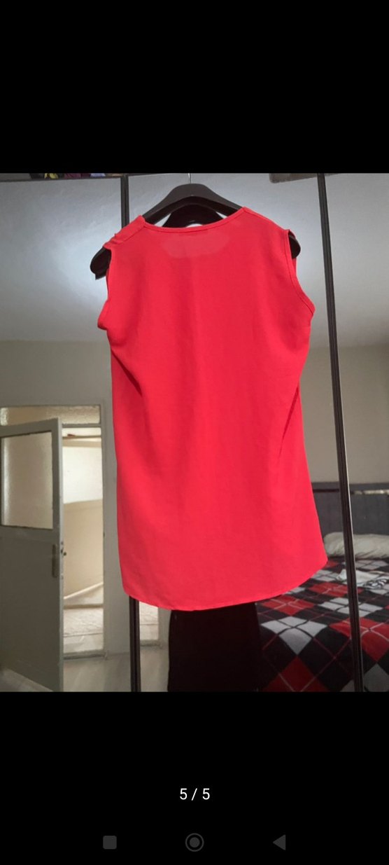 Kırmızı V Yaka Dökümlü Kolsuz Bluz - Görsel 5