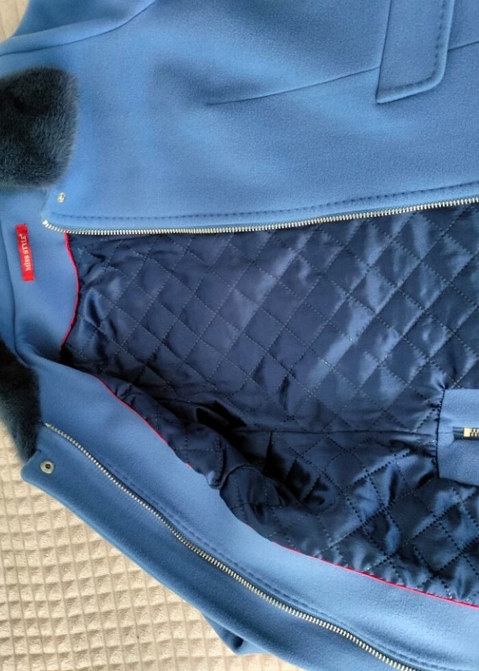 Sıfır ayarında yakası kürklü kaşe kaban - Görsel 3