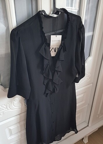 Zara marka etiketli sıfır elbise