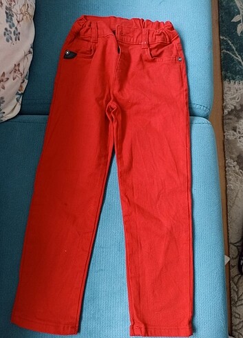 Kırmızı pantolon