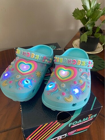 Sketchers Işıklı Terlik Sıfır 24 Numara
