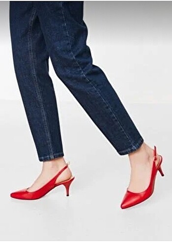 Kırmızı kısa topuk ayakkabı