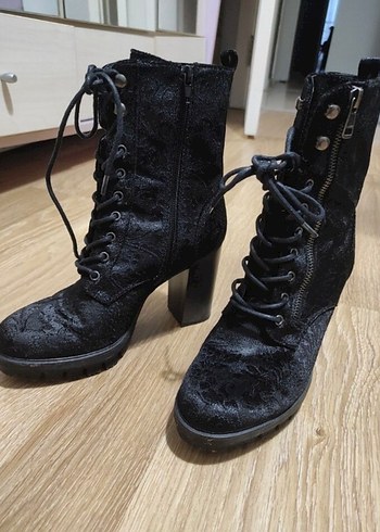 38 Beden Siyah Desenli Süet Bağcıklı Gotik Topuklu Bot