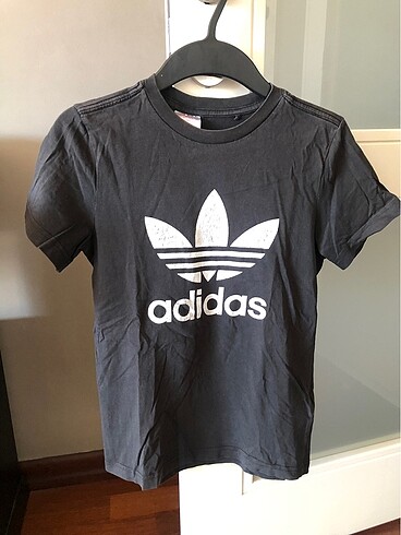 11-12 Yaş Beden Adidas 11-12 yaş tişört