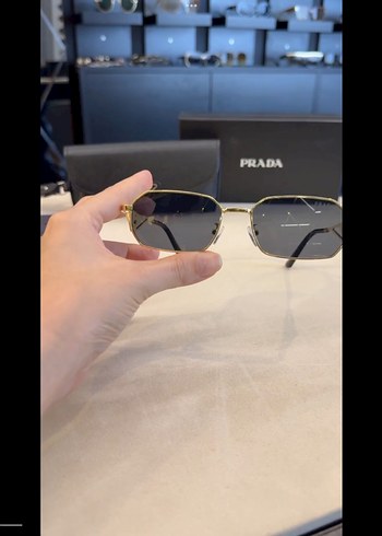 Prada Prada güneş gözlüğü