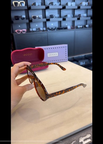  Beden Gucci leoparlı güneş gözlüğü