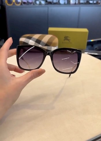 Beden Burberry siyah güneş gözlüğü