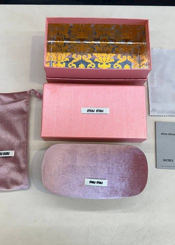 Miu Miu Pembe Gözlük Kutusu